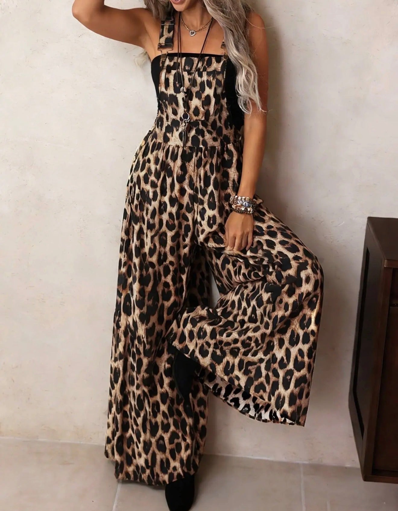 Retro Western Leopard Print Adjustable
Strap Jumpsuit