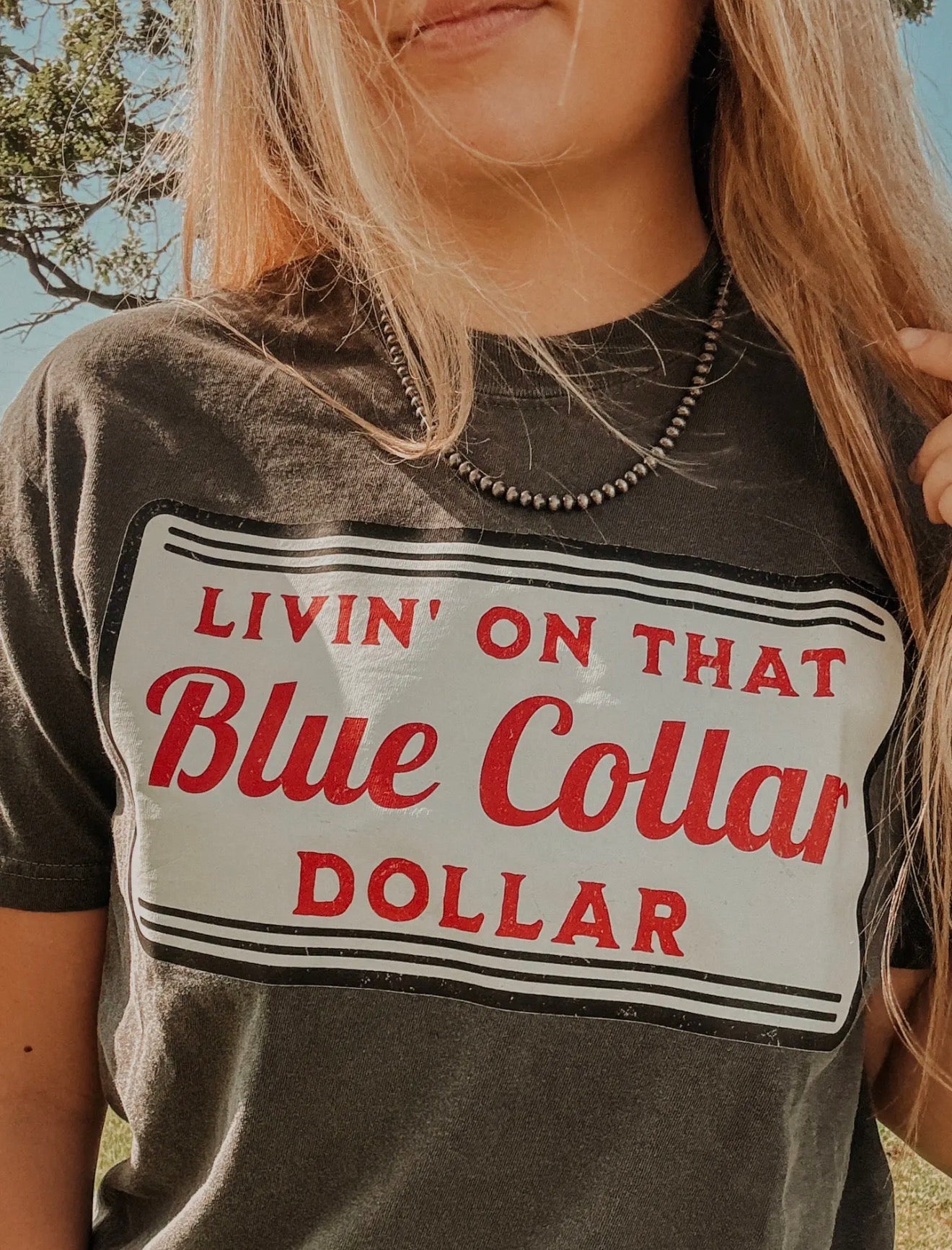 Livin' On That Blue Collar Dollar
Graphic Tee